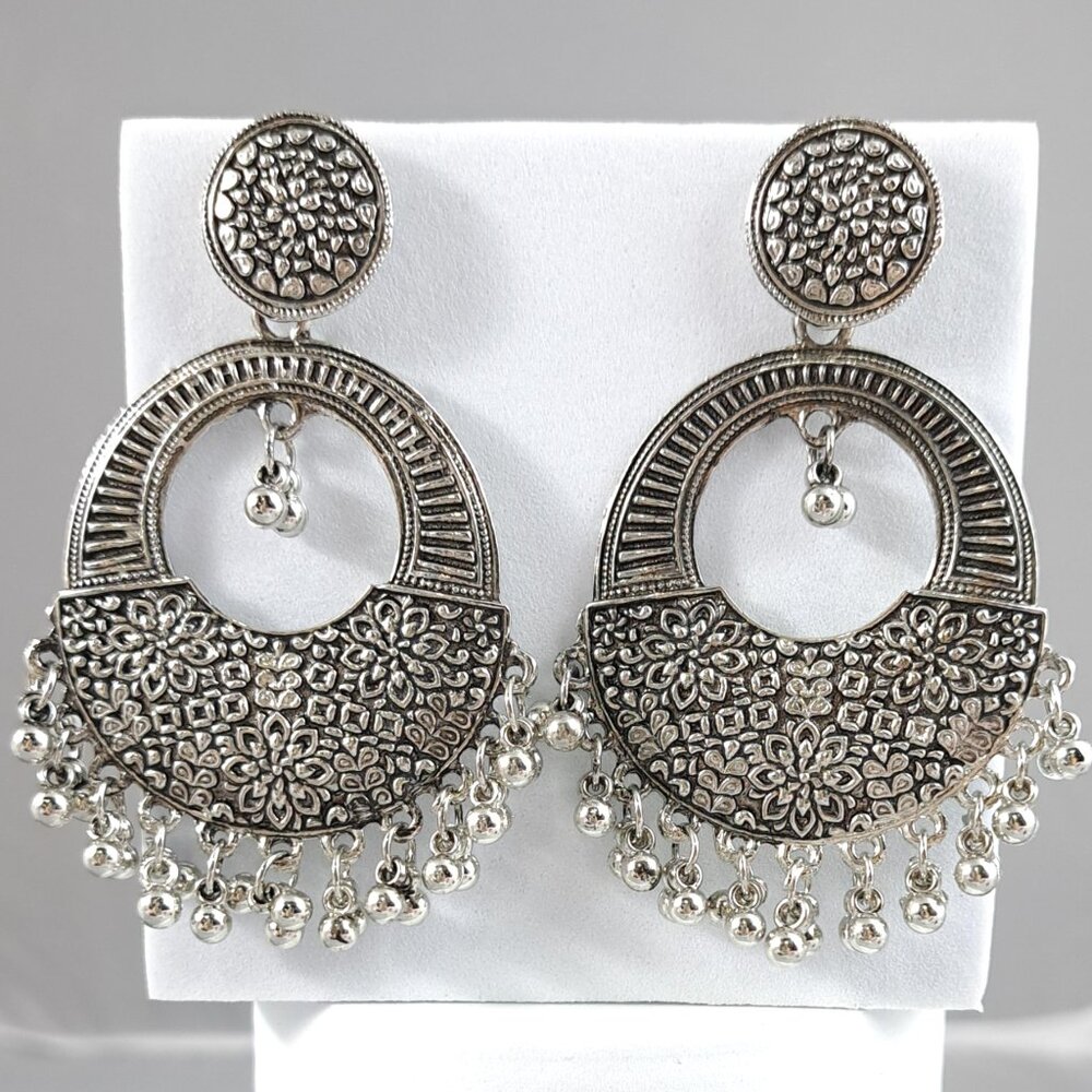 NWOT  Amazing Silver Tone Earrings!